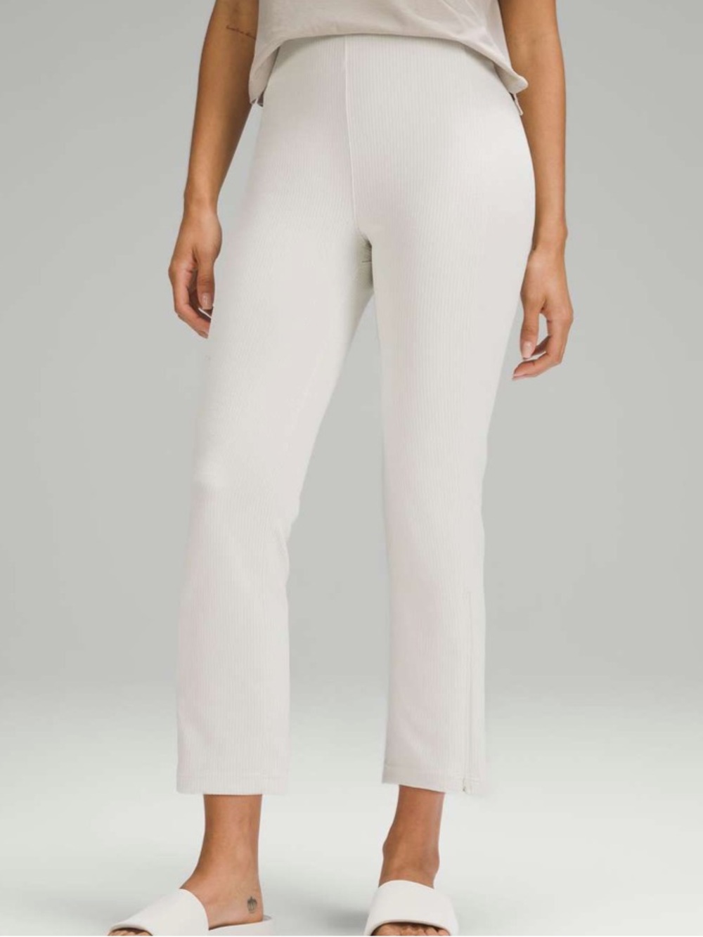 NWT Lululemon Ribbed Softstreme Zip-Leg High-Rise Cropped Pants 25"
Bone